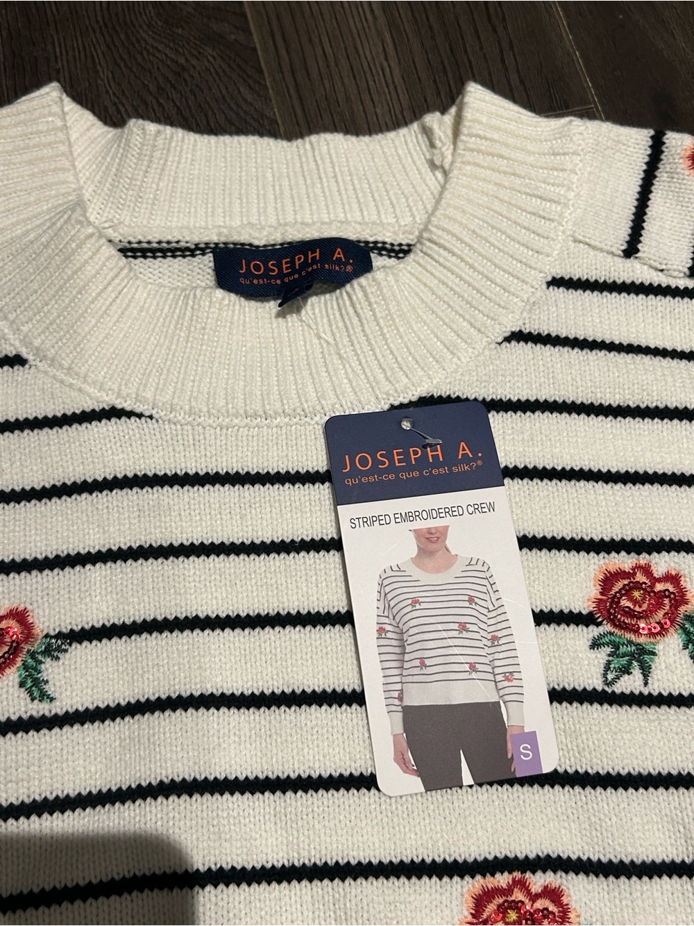 Sweater Embroidered wRed Roses - S - Picture 4 of 7